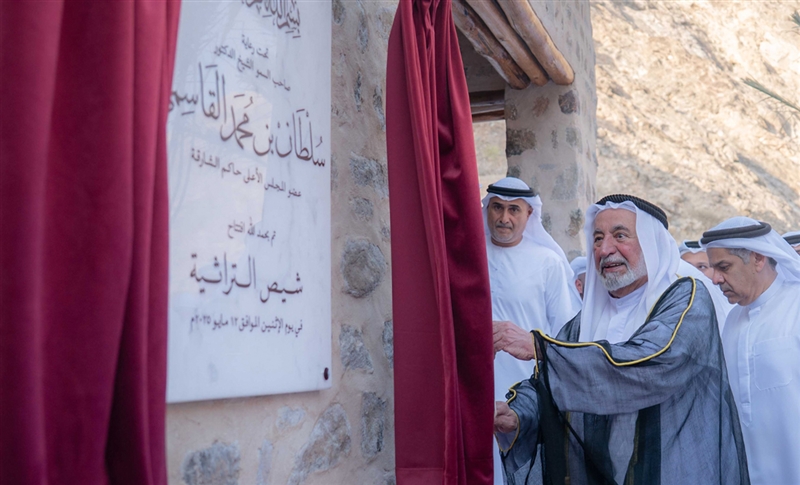 سلطان القاسمي يفتتح حارة الزبارة القديمة وشيص التراثية في خورفكان
