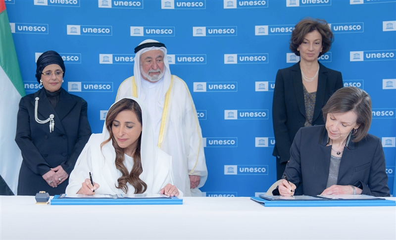 سلطان يشهد توقيع اتفاقية لرقمنة أرشيف «اليونسكو» 