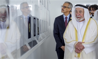 سلطان يفتتح مبنى رواق الفوتوغراف ويطّلع على معرضي «سرديات الفوتوغراف على امتداد سواحل الخليج» و«حارسات الصور»