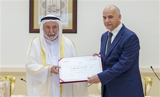 سلطان القاسمي يكرم الفائزين بالدورة الثامنة من جائزة الشارقة للدراسات اللغوية والمعجمية