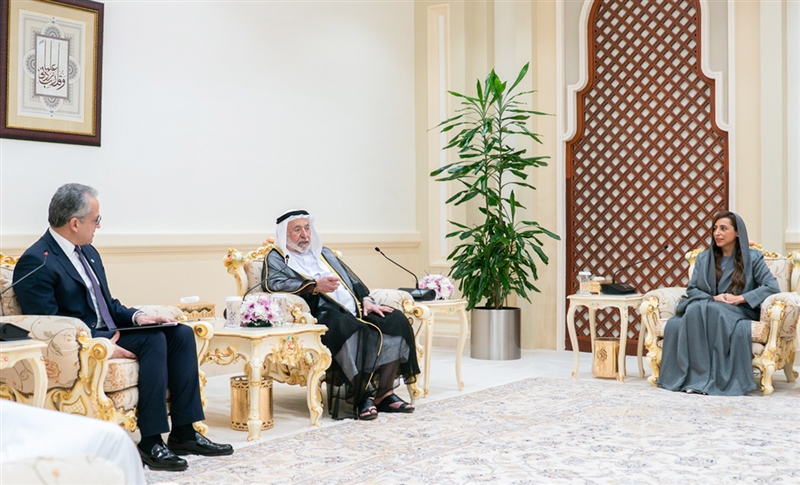 حاكم الشارقة يستقبل مدير عام اليونسكو