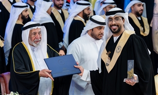 سلطان القاسمي يشهد حفل تخريج الدفعة الأولى من طلبة جامعة خورفكان