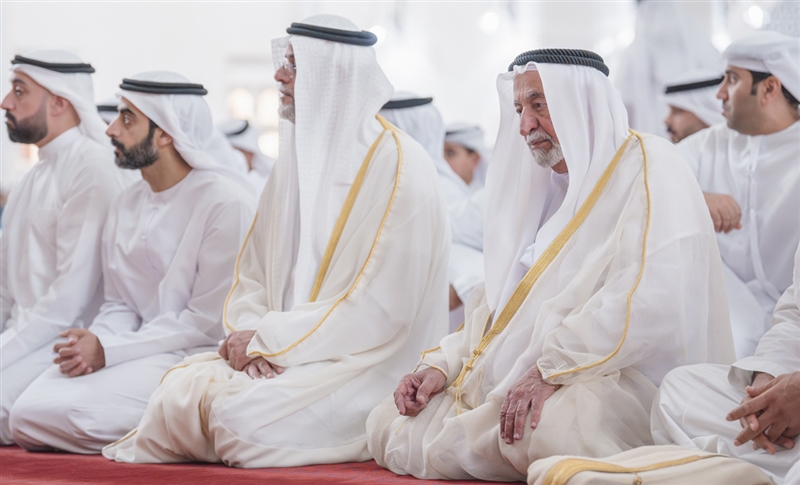 سلطان القاسمي يؤدي صلاة عيد الأضحى المبارك في مسجد الشارقة